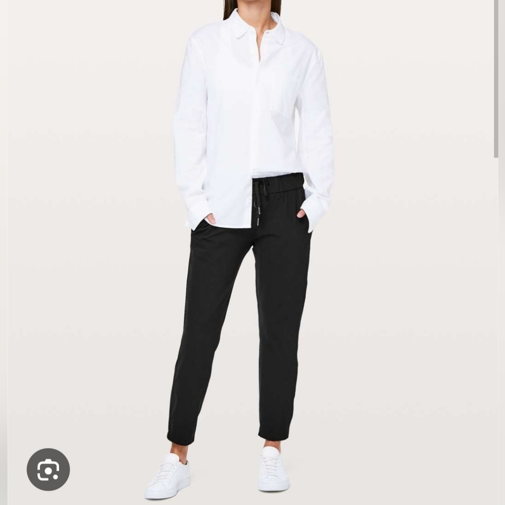 Lululemon On The Fly Woven 28"